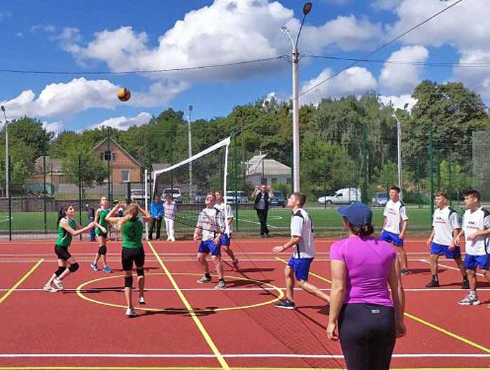 Займатися спортом на такому майданчику саме задоволення. Фото з сайту Лохвицької громади